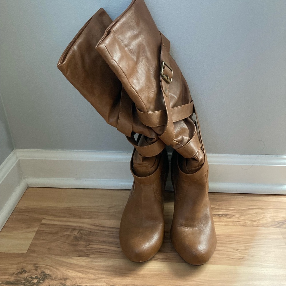 Womens brown boots size 8